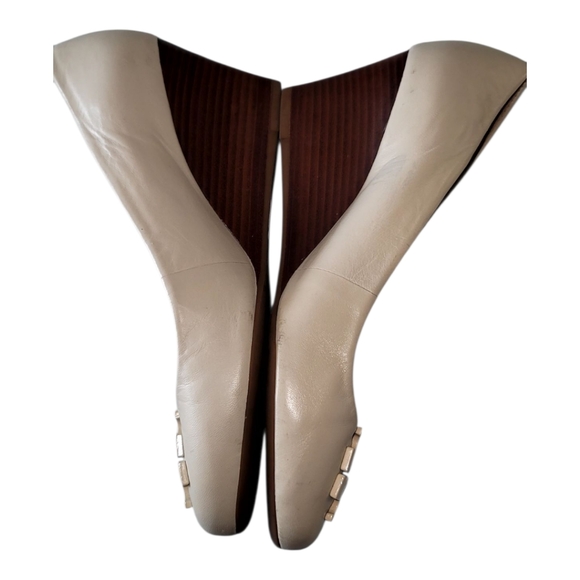 Tory Burch Women's Cream Wedge Shoes - Picture 7 of 8